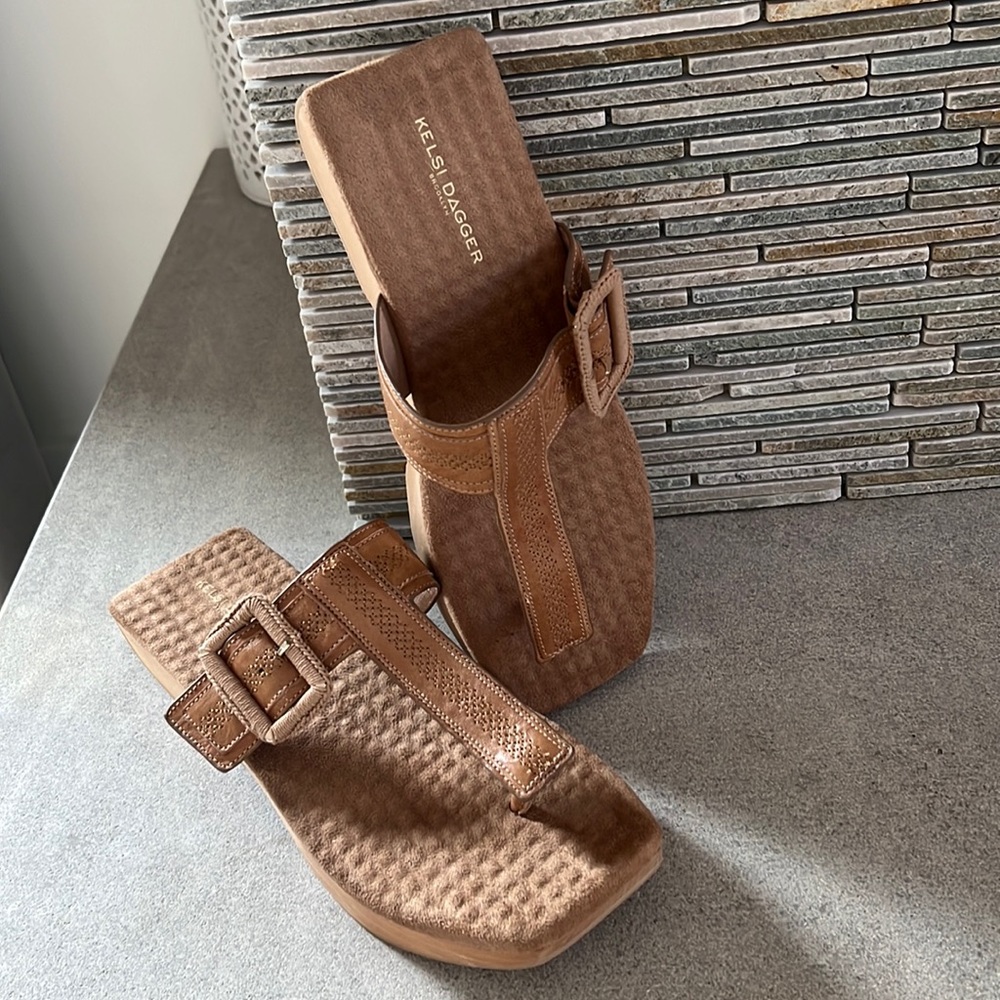 Kelsi Dagger Brooklyn thong sandal size 9